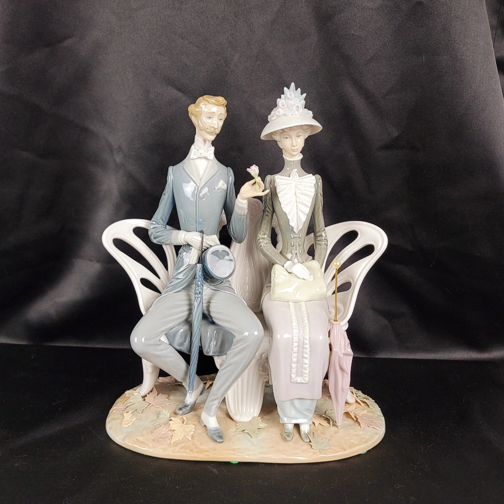 Lovers in the Park, Lladro #1274. Retired